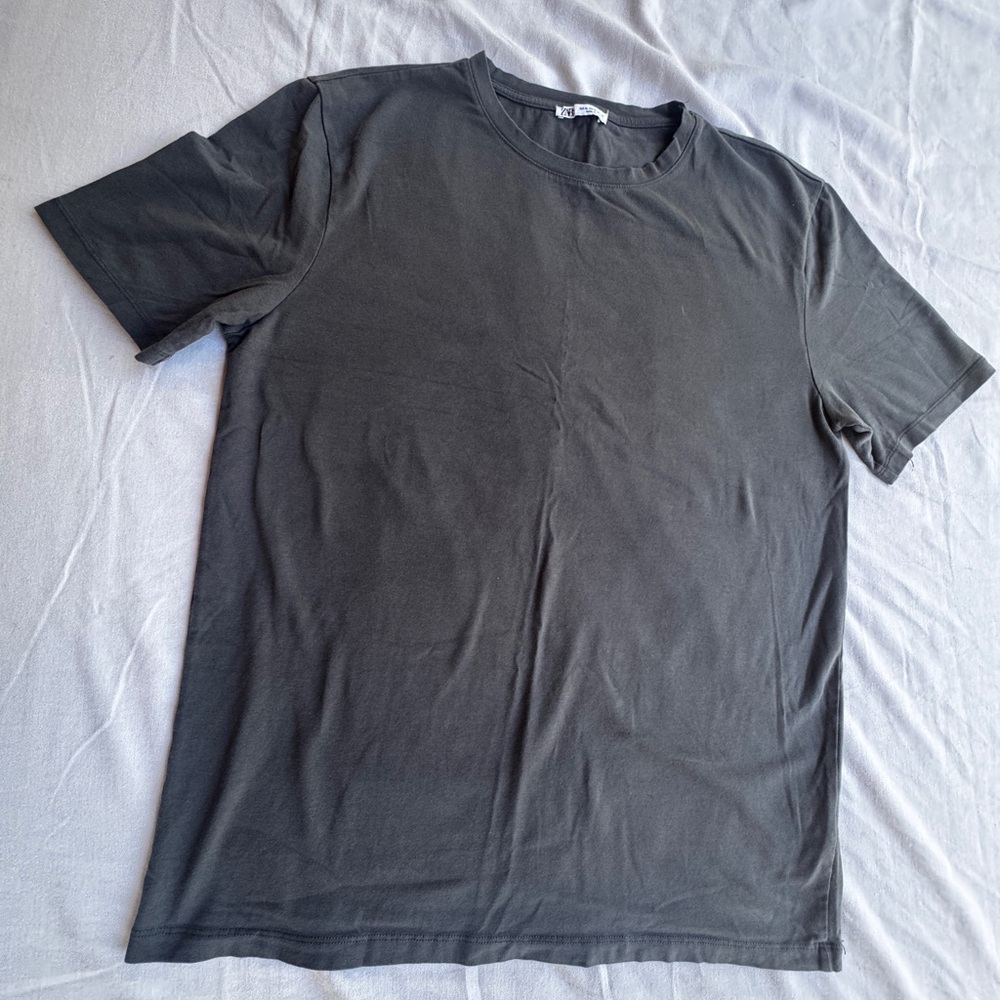 Zara Tee Tshirt  Crew Neck T-Shirt - Charcoal
XL